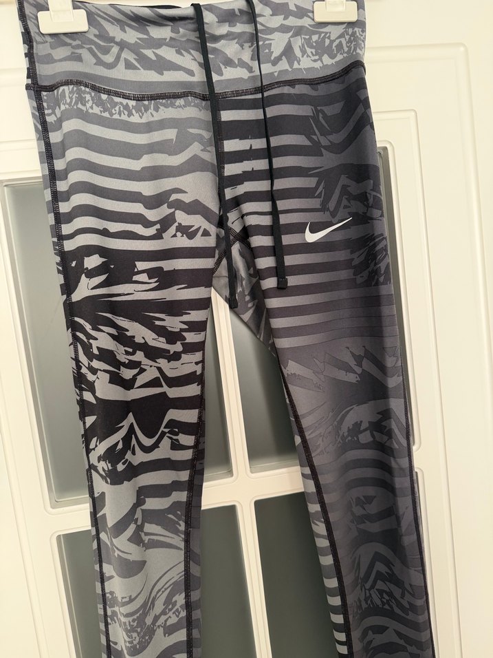 Nike Gri Zebra Desenli Spor Tayt - Görsel 3