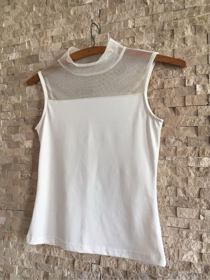 Beyaz Yüksek Yakalı Kolsuz Kadın Atlet - Görsel 2