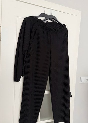 İpekyol Piliseli Siyah Bluzu, Uzun Kollu - Görsel 2