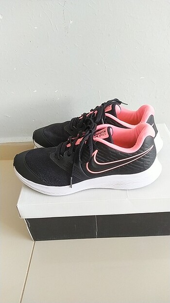 38 Beden Kadın spor ayakkabı Nike orjinaldir 38 numara