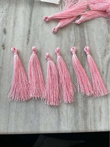 Pembe püskül