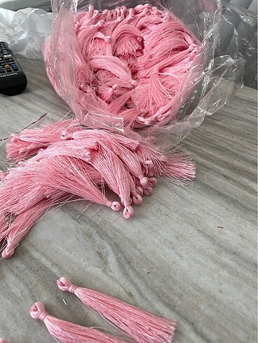 Pembe püskül