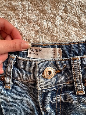 34 Beden Bershka mini kot şort