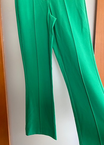 Bershka Düz Kesim Yeşil Kadın Kumaş Pantolon