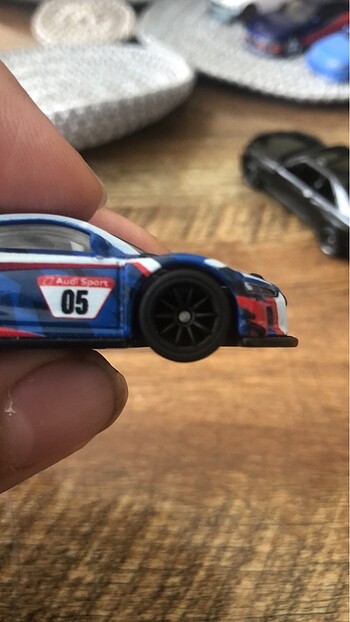  Beden Hotwheels premium r8 lms