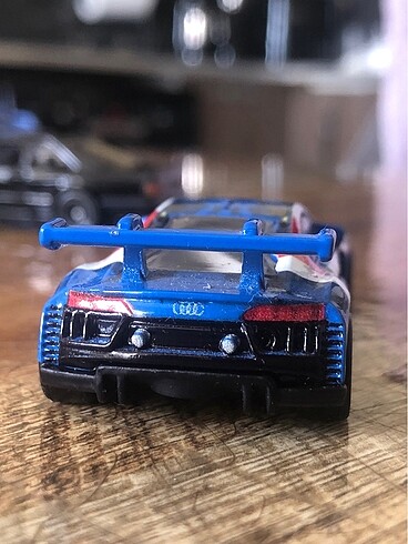  Hotwheels premium r8 lms