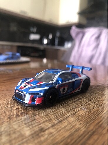  Beden Renk Hotwheels premium r8 lms