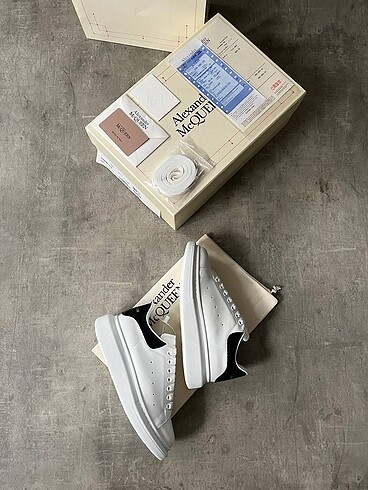 Alexander McQueen Alexander McQueen Sneaker White Black Full Box