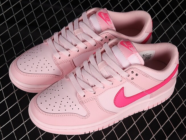 37,5 Beden Nike Dunk Low Triple Pink