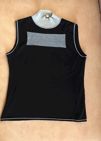 Siyah Gri Yüksek Yaka Kolsuz Kadın Bluz - Görsel 2