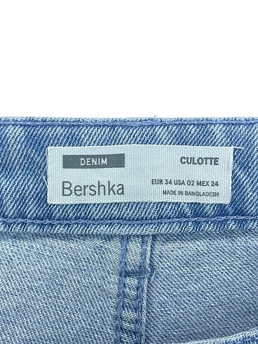 34 Beden mavi Renk Bershka Jean / Kot %70 İndirimli.