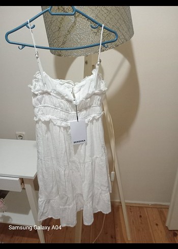Beyaz Mini Keten Volanlı Elbise