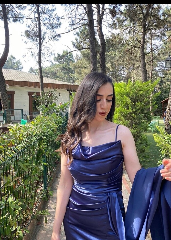 Lacivert abiye yeni 2 saat giyildi - Görsel 3