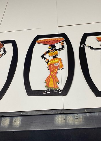 Renkli Kadın Figürlü Duvar Dekorasyonları - Görsel 3