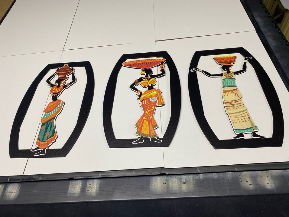 Renkli Kadın Figürlü Duvar Dekorasyonları - Görsel 3