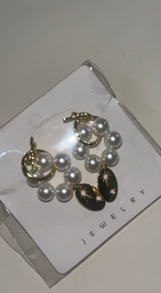 Beyaz Boncuklu Mini Küpeler - Görsel 2