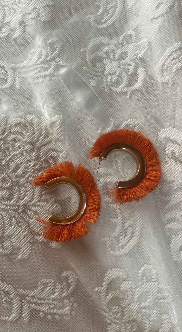 Turuncu Nakışlı Püsküllü Mini Küpe - Görsel 2