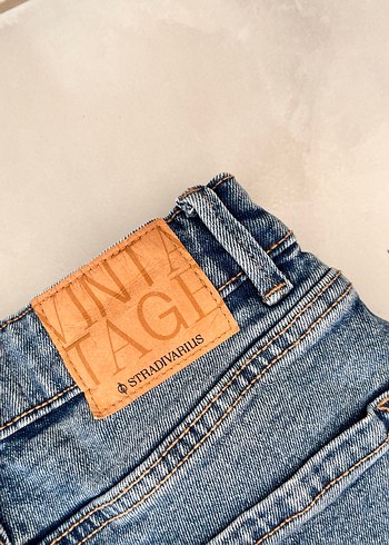 Stradivarius Kadın Mavi Kemerli Mini Denim Şort - Görsel 3