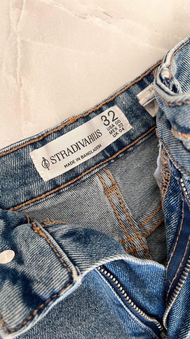 Stradivarius Kadın Mavi Kemerli Mini Denim Şort - Görsel 4