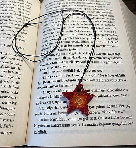 Kırmızı spiral kolye