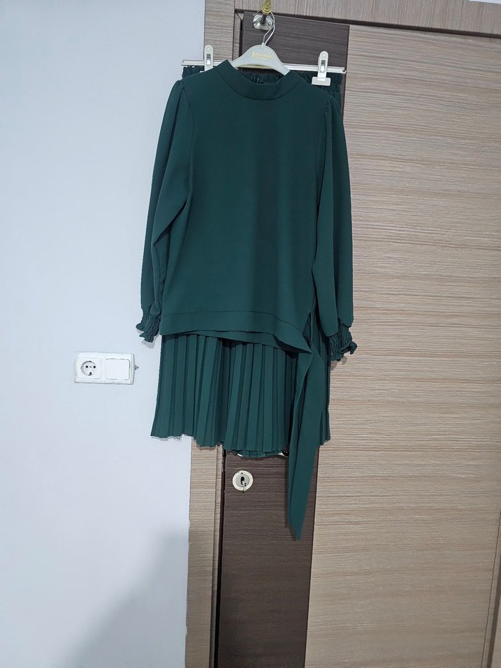 Yeşil Piliseli Uzun Kollu Kadın etekli takım - Görsel 2