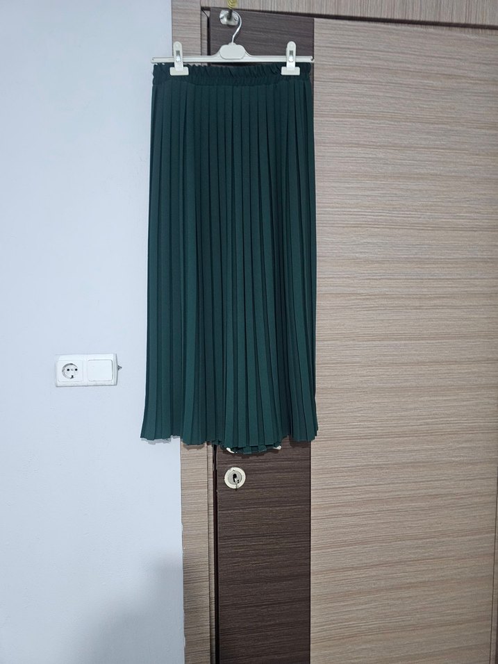 Yeşil Piliseli Uzun Kollu Kadın etekli takım - Görsel 3