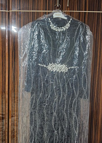 Uzun Kollu Siyah Piliseli Gotik Abiye Elbise - Görsel 2