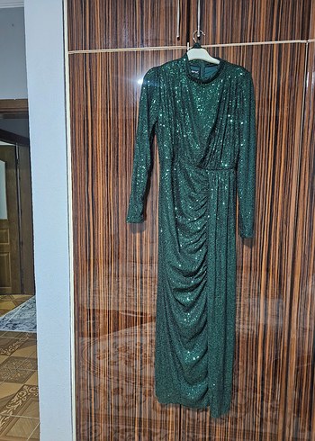 Yeşil Parlak Yılan Desenli Uzun Abiye Elbise - Görsel 3