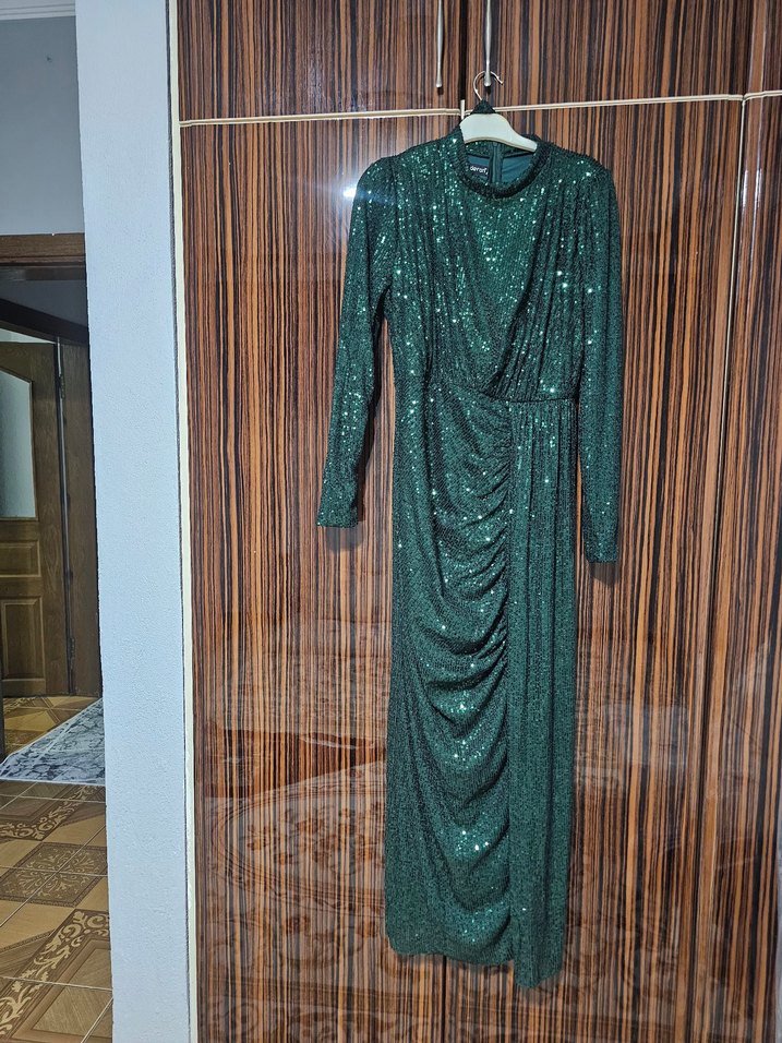 Yeşil Parlak Yılan Desenli Uzun Abiye Elbise - Görsel 3