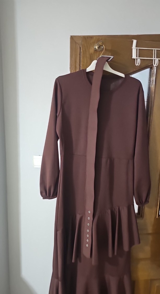 Kahverengi Uzun Kollu Fırfırlı Elbise - Görsel 2