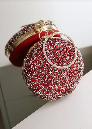 Kırmızı yuvarlak taşlı zincirli abiye çantası