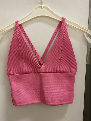 Pembe askılı crop top