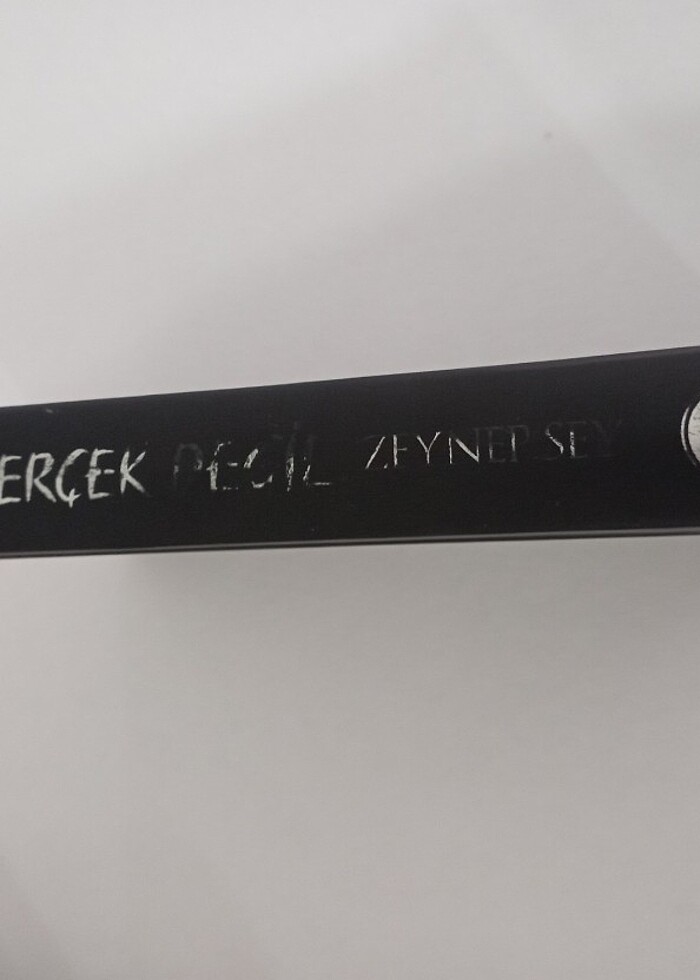 Kimse gerçek değil - zeynep sey - Görsel 2