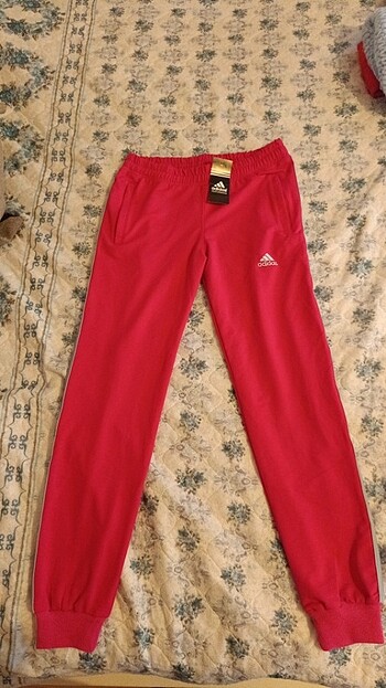 Adidas Dar kesim