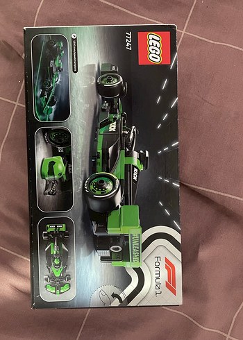 Diğer LEGO Speed Şampiyonları KICK SAUBER Formula 1 Seti