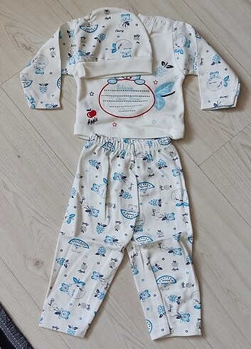 6 Ay Beden 2 adet bebek pijama takımı 0 Pamuk 3-6 ve 6-9 ay bedenler mevcut