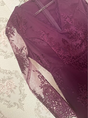 Mor güpürlü abiye elbise - Görsel 3