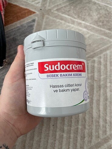 Sudocrem bebek bakım kremi.