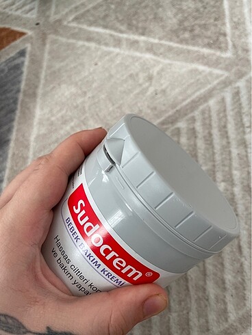 Beden Sudocrem bebek bakım kremi.
