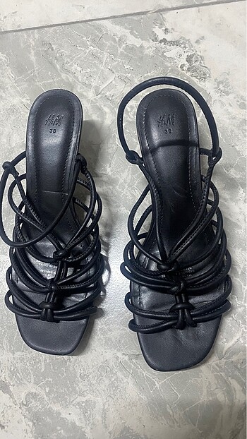 H&M yazlık şık kısa topuklu sandalet
