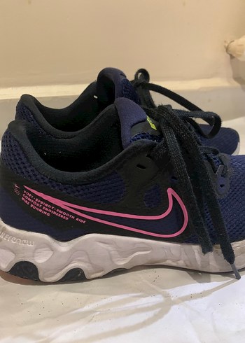 38,5 Beden Nike spor ayakkabı