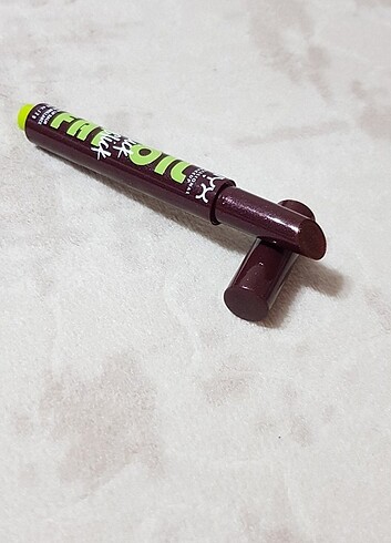 Beden Nyx fat oil stick trending topic