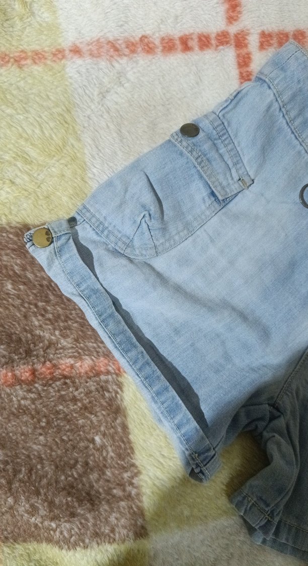 Düğmeli Mavi Bağlama Desenli Kadın Kot Şort - Görsel 3