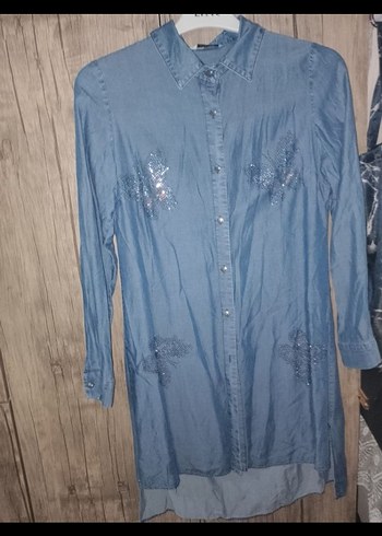 Düğmeli Uzun Kollu Nakışlı Kot Gömlek - Görsel 2