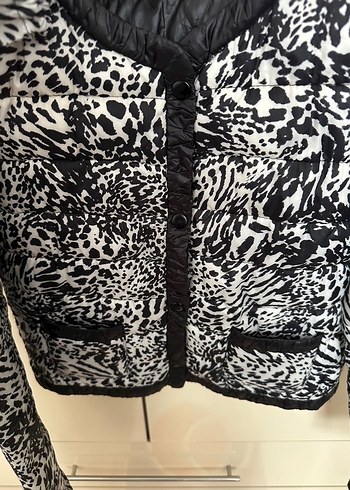 Kadın Siyah Zebra Desenli Kürk Detaylı Kısa Ceket - Görsel 6