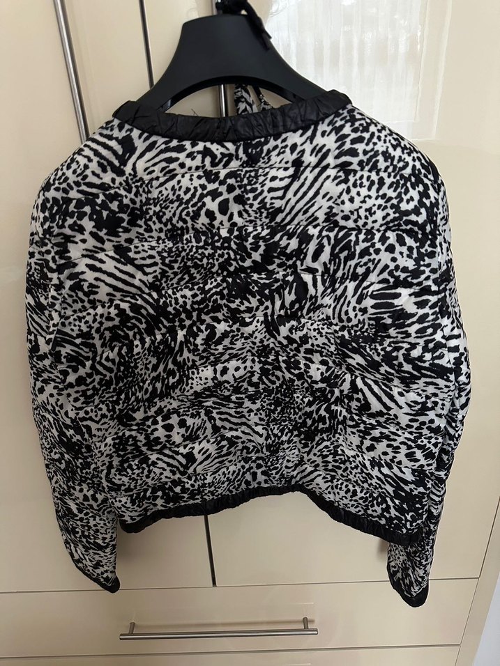 Kadın Siyah Zebra Desenli Kürk Detaylı Kısa Ceket - Görsel 4