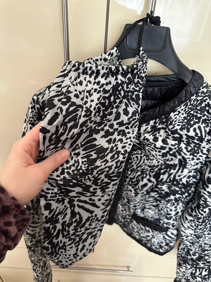 Kadın Siyah Zebra Desenli Kürk Detaylı Kısa Ceket - Görsel 2