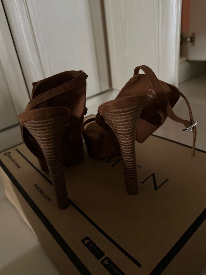 Kahverengi Süet Püsküllü Platform Topuklu Sandalet - Görsel 3