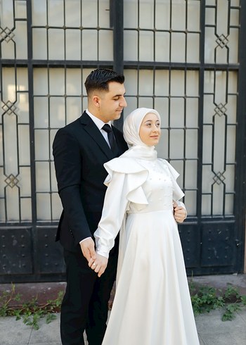 l Beden Uzun Kollu Beyaz Sade Nikah elbisesi