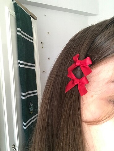 Kırmızı Ribbon Toka